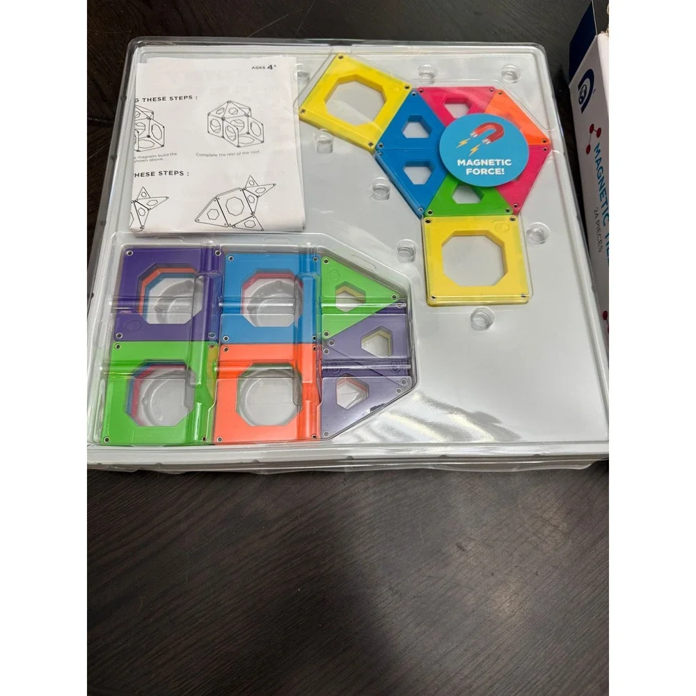 Discovery Kids Magnetic Tile Set‎ 24 Pieces STEM Building Toy 3D Models Ages 4+